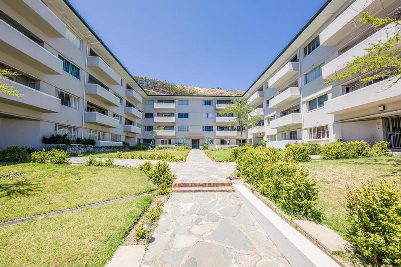 To Let 2 Bedroom Property for Rent in Sea Point Western Cape